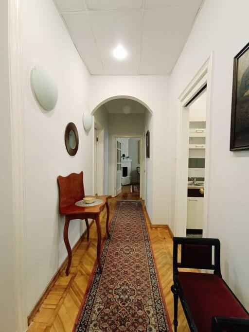 Unique Spacious Classic 3 Bedroom Midtown Apartment ! Billiard Room ! Рига Экстерьер фото