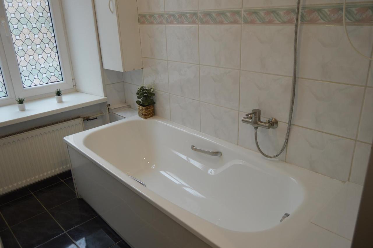 Unique Spacious Classic 3 Bedroom Midtown Apartment ! Billiard Room ! Рига Экстерьер фото